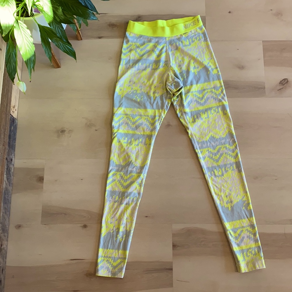 Rare Nike Womens Dri-FIT leggings.